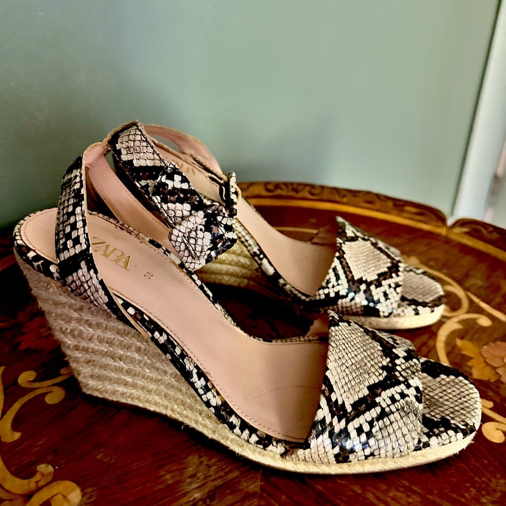 ZARA Snake print platform sandals 💕